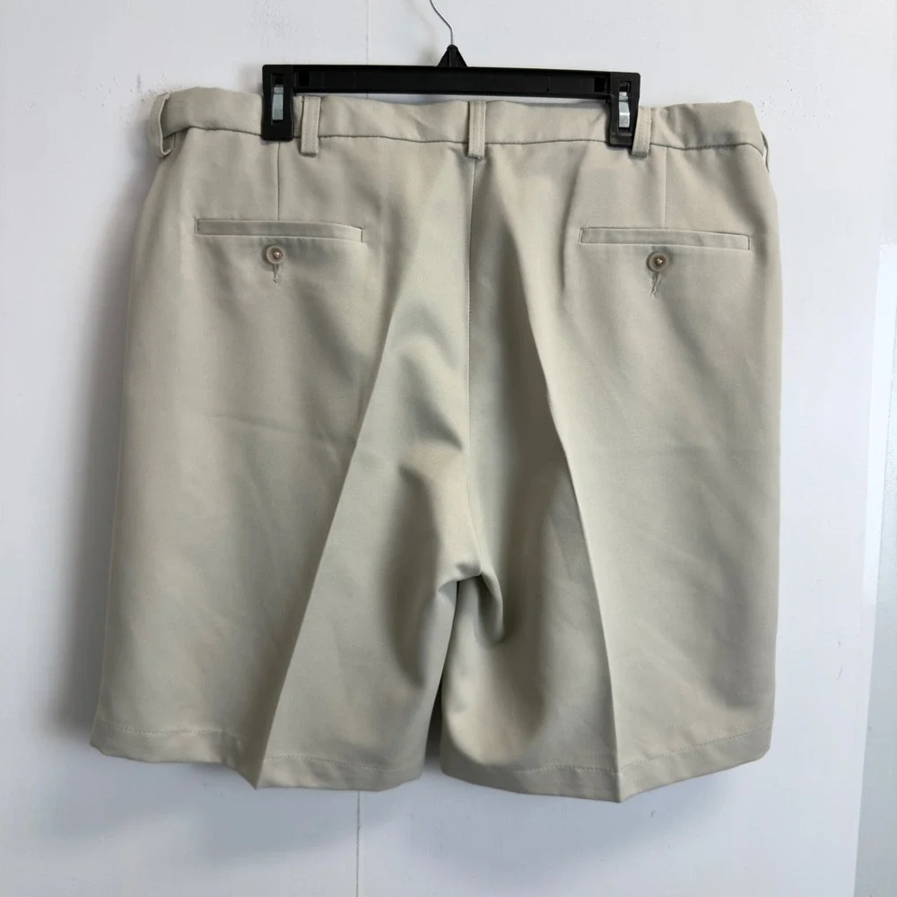 Haggar Mens Pleated Expandable Waist Golf Shorts Stone Beige Size 38